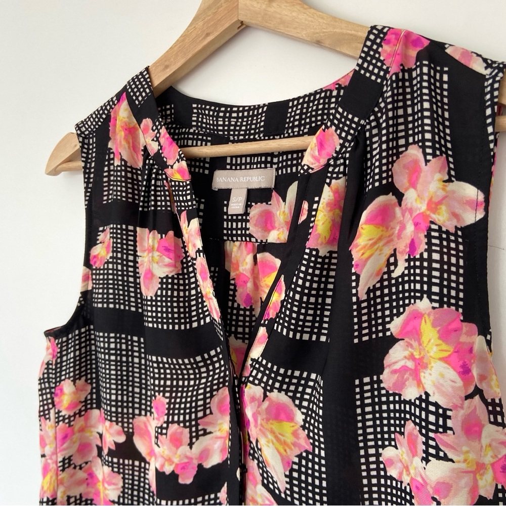 BANANA REPUBLIC BLACK/PINK FLORAL V-NECK SLEEVELESS TOP/BLOUSE, SMALL - Picture 6 of 8